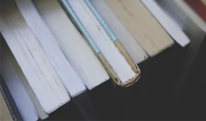 「唐能?人物專訪」語(yǔ)言世界中靜默的尋路者，朝上處走，往深處去